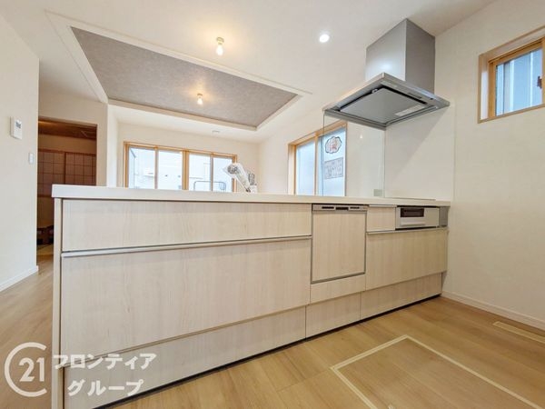 大津市唐崎４丁目　新築一戸建て　全３区画　２号棟