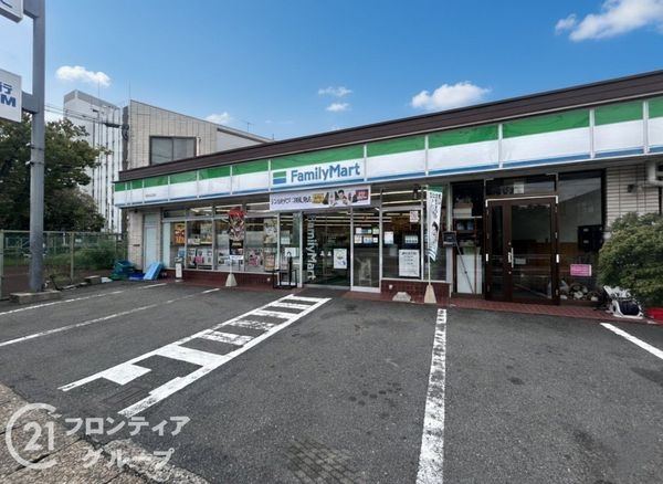 プレサンスレジェンド六地蔵　中古マンション(ファミリーマート六地蔵駅前店)