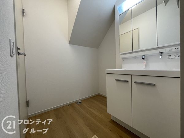京都市山科区御陵岡町　新築一戸建て