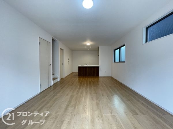 京都市山科区御陵岡町　新築一戸建て