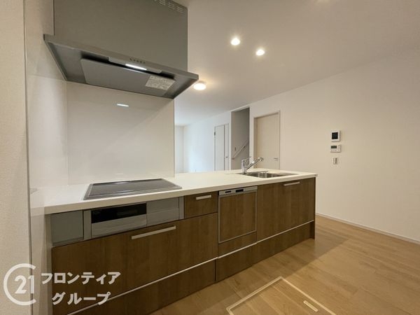 京都市山科区御陵岡町　新築一戸建て