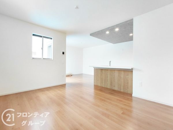 京都市伏見区深草仙石屋敷町　新築一戸建て　１期　１号棟