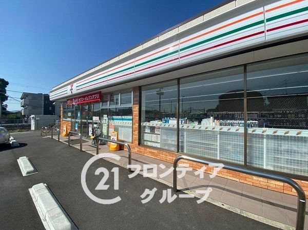 宇治市広野町宮谷　新築一戸建て　１期　２号棟(セブンイレブン宇治広野町店)