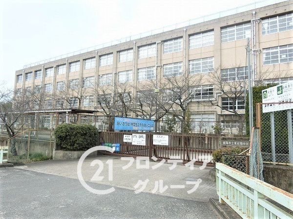 城陽市久世下大谷　新築一戸建て　１期　２号棟(城陽市立東城陽中学校)