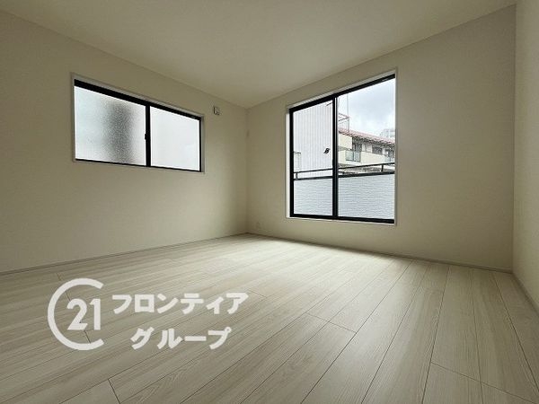 伊丹市北本町２丁目　新築一戸建て　２号棟