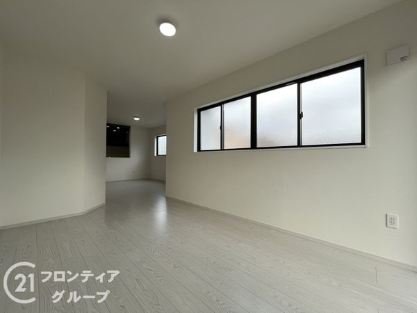 伊丹市鈴原町９丁目　新築一戸建て　１期　３号棟