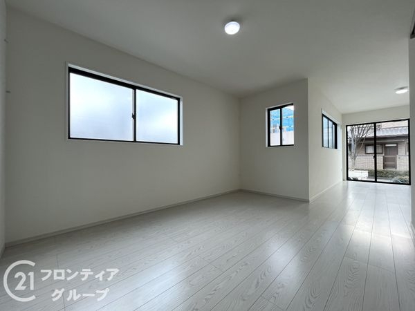 伊丹市鈴原町９丁目　新築一戸建て　１期　３号棟