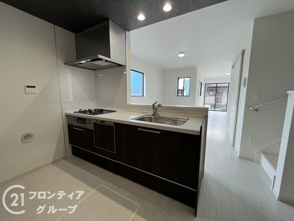 伊丹市鈴原町９丁目　新築一戸建て　１期　３号棟