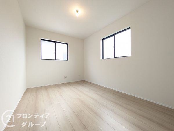 伊丹市荒牧１丁目　新築一戸建て　２号棟