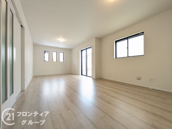 伊丹市荒牧１丁目　新築一戸建て　２号棟