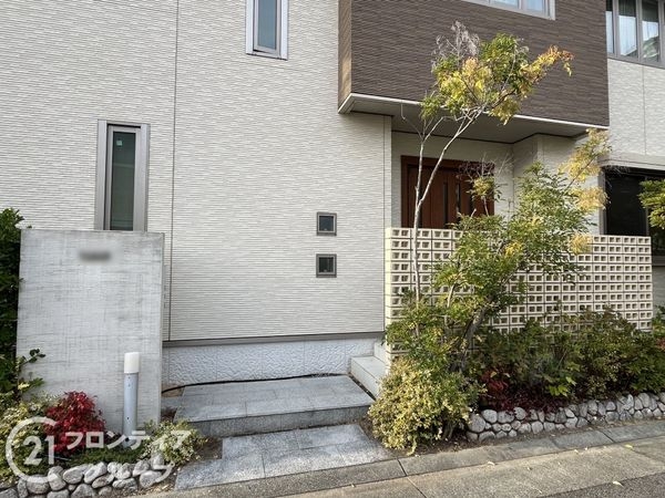 西宮市浜甲子園４丁目の中古一戸建て