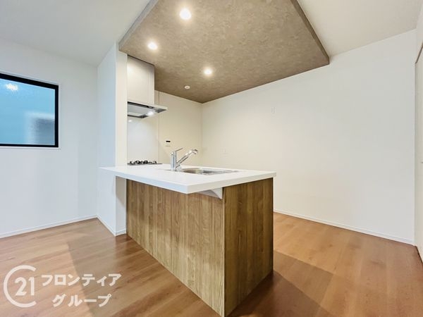 伊丹市東有岡３丁目　新築一戸建て　１期　１号棟