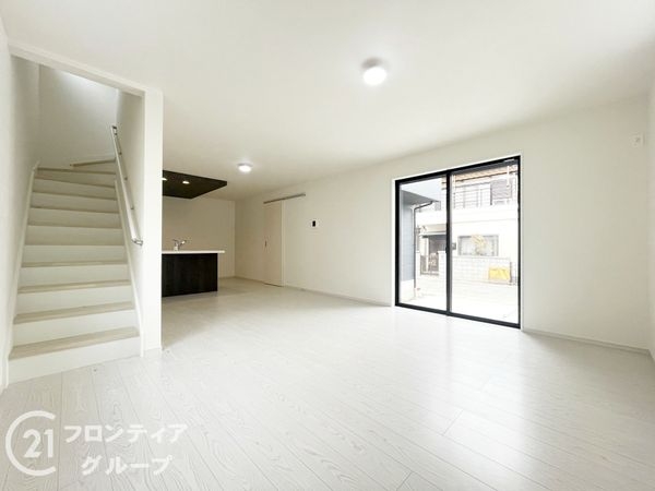 伊丹市大鹿3丁目　新築一戸建て