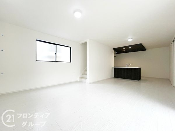 伊丹市大鹿3丁目　新築一戸建て