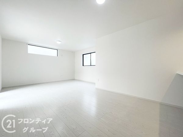 伊丹市大鹿3丁目　新築一戸建て