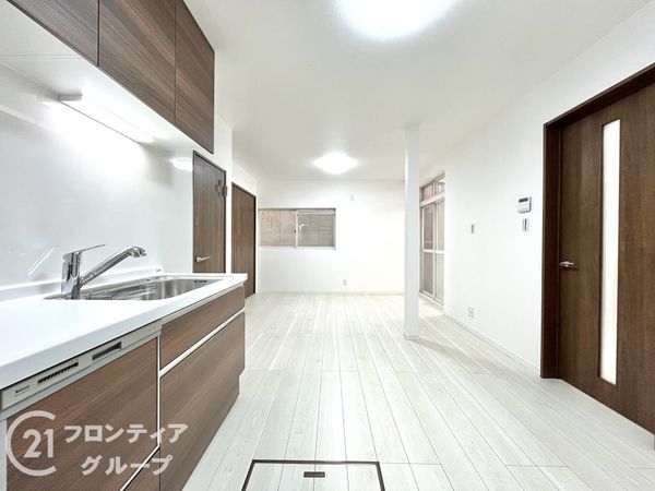 尼崎市稲葉荘4丁目の中古一戸建て(リビング)