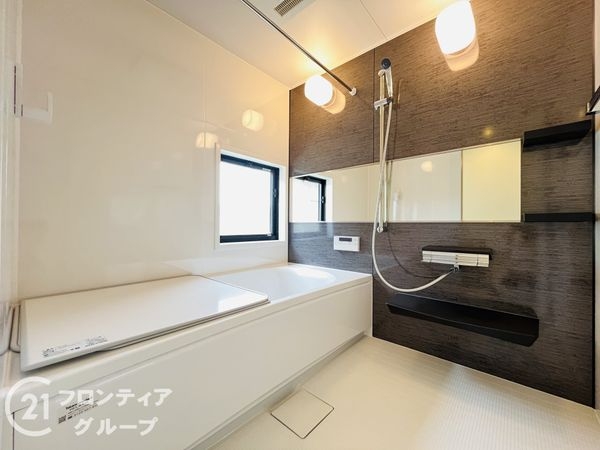 西宮市深谷町　中古一戸建て