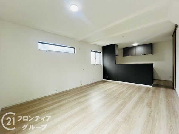 尼崎市猪名寺２丁目　新築一戸建て