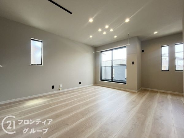 西宮市里中町３丁目　新築一戸建て