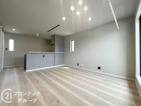西宮市里中町３丁目　新築一戸建て