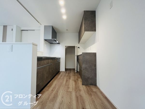 尼崎市三反田町１丁目　新築一戸建て　２号棟