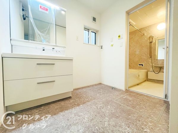 尼崎市三反田町１丁目　新築一戸建て　２号棟