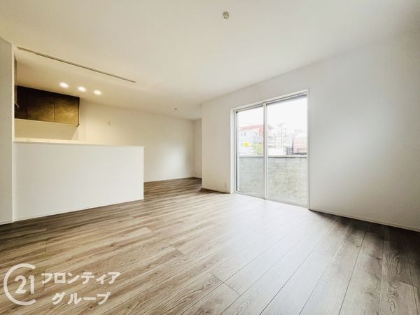 尼崎市三反田町１丁目　新築一戸建て　２号棟