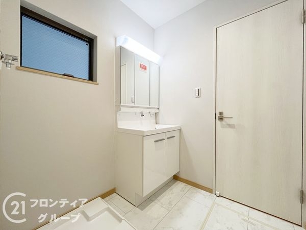 尼崎市西難波町６丁目　新築一戸建て