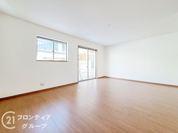 伊丹市松ケ丘４丁目　新築一戸建て　２号棟