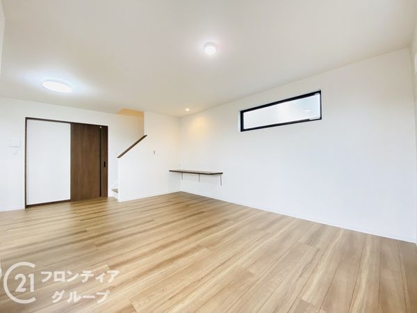 豊中市東豊中町5丁目 新築一戸建て 全1区画(リビング)