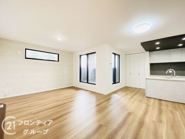 豊中市東豊中町5丁目 新築一戸建て 全1区画(リビング)