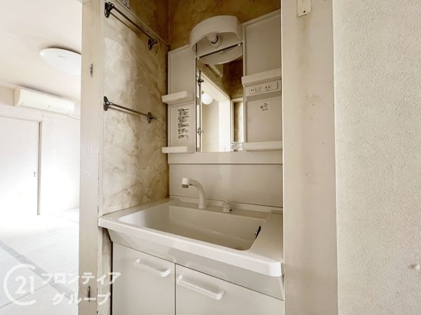 尼崎市東難波町4丁目の中古一戸建て(洗面台・洗面所)