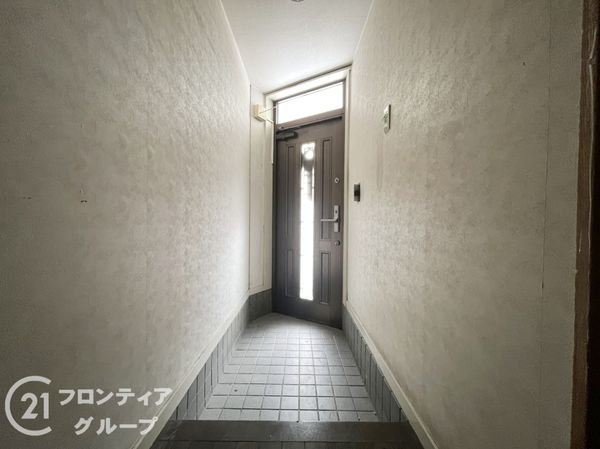 尼崎市東難波町4丁目の中古一戸建て(玄関)