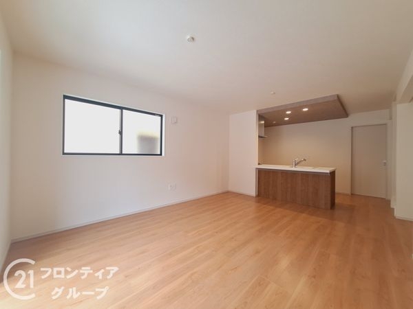 伊丹市池尻３丁目　新築一戸建て　１期　１号棟