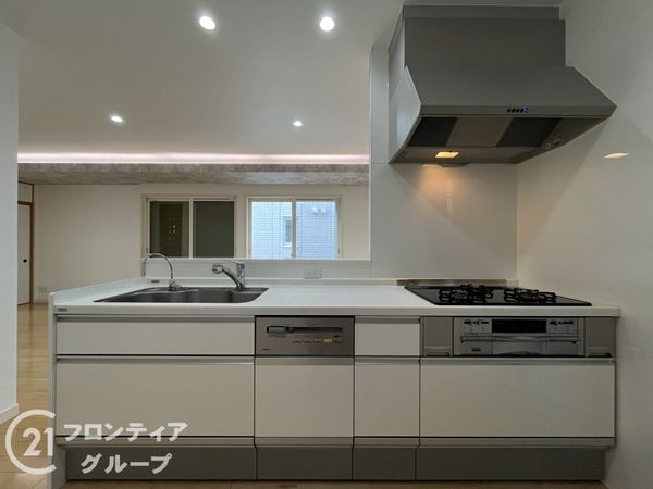 西宮市浜甲子園４丁目　中古一戸建て