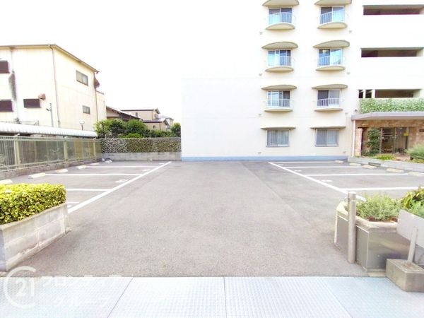 アイビーハイツ甲子園 中古マンション(駐車場)
