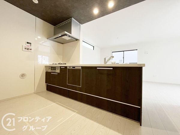 西宮市浜甲子園１丁目　新築一戸建て　１期　３号棟