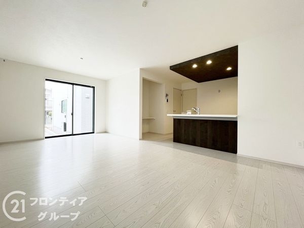 西宮市浜甲子園１丁目　新築一戸建て　１期　３号棟