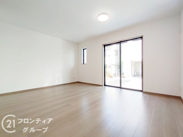 伊丹市昆陽泉町４丁目　新築一戸建て　全２区画　B号棟