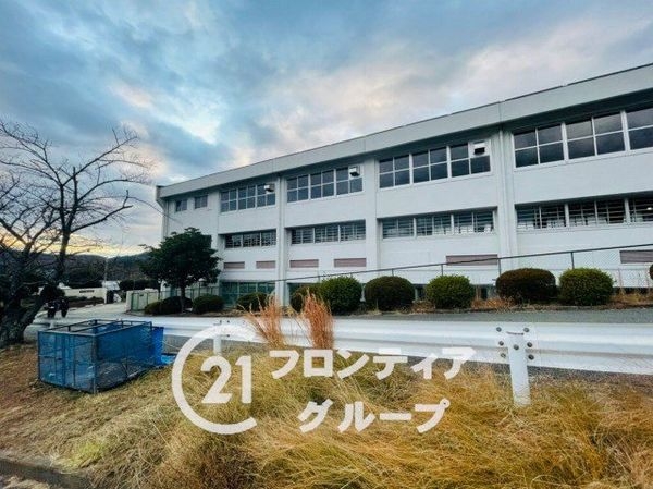川西市鼓が滝２丁目の中古一戸建て(川西市立多田中学校)