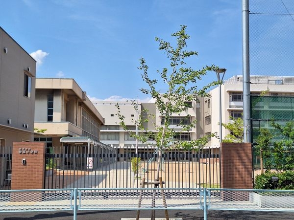 ファミール甲子園浦風町　中古マンション(西宮市立春風小学校)