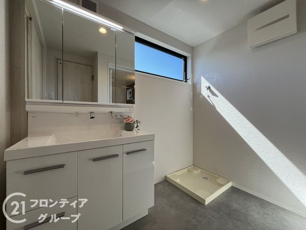 西宮市浜甲子園１丁目の中古一戸建て