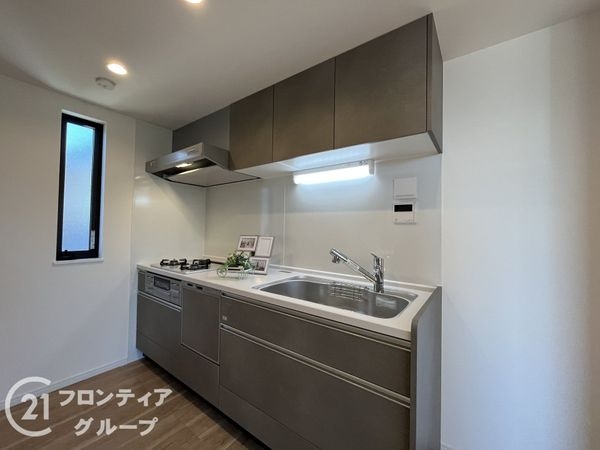 西宮市浜甲子園１丁目　中古一戸建て