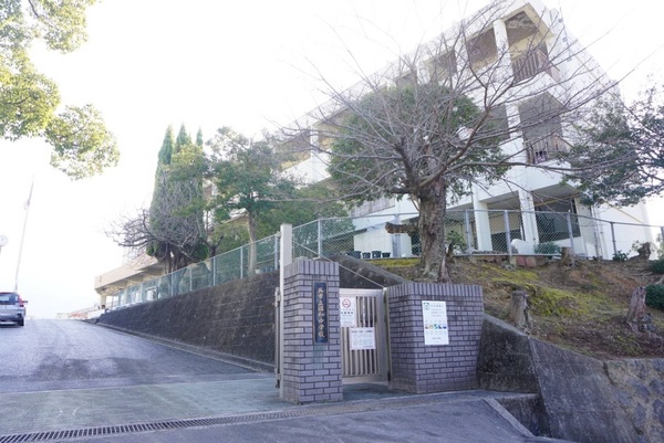 呉市焼山桜ヶ丘３丁目の中古一戸建て(呉市立昭和中学校)