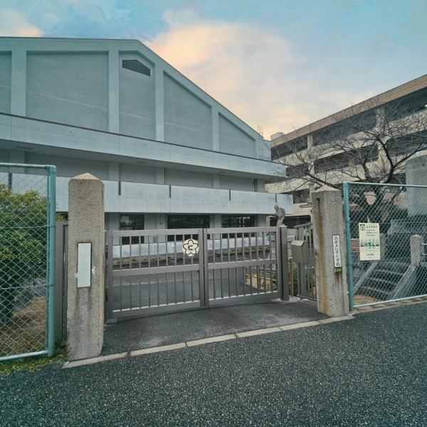 呉市仁方桟橋通の中古一戸建て(呉市立仁方小学校)