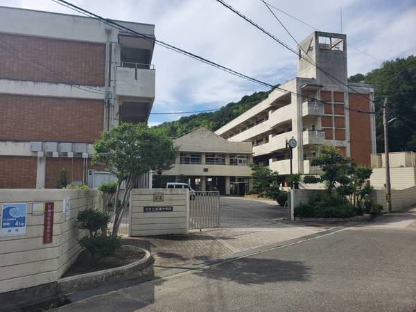 呉市狩留賀町の土地(呉市立吉浦中学校)