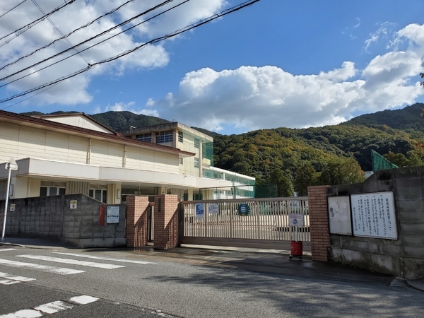 呉市広中迫町の中古一戸建て(呉市立三坂地小学校)