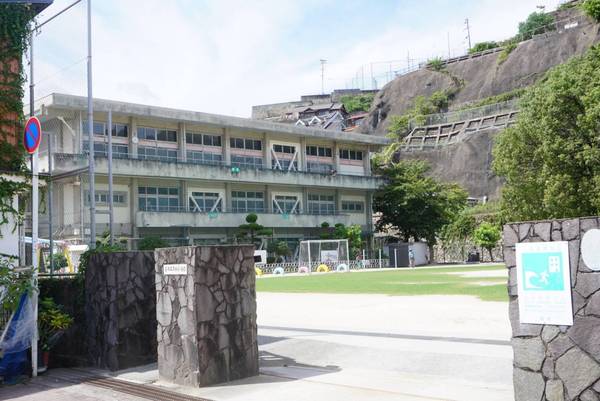 呉市両城1丁目の中古一戸建て(呉市立両城小学校)