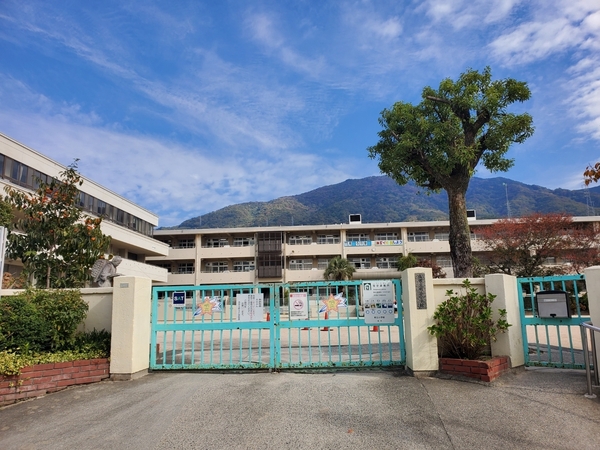 呉市上平原町の中古一戸建て(呉市立明立小学校)