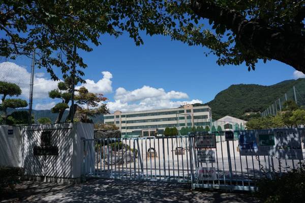 アルファステイツ広公園(呉市立白岳中学校)